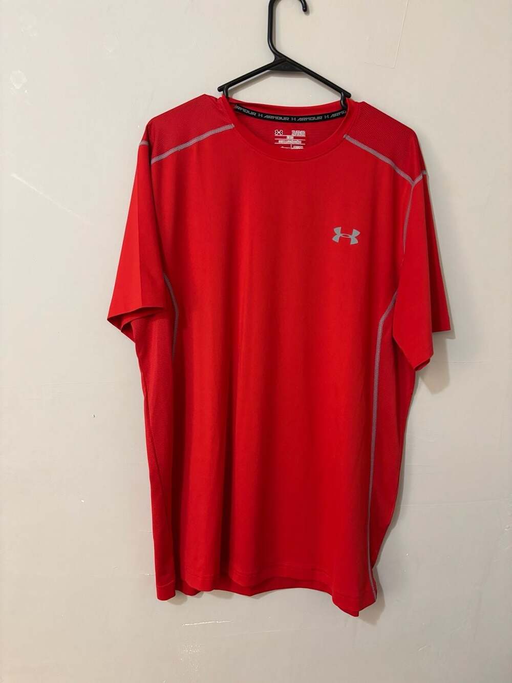 Under Armour HeatGear Fitted T-Shirt Size XL Red Athletic Shirt